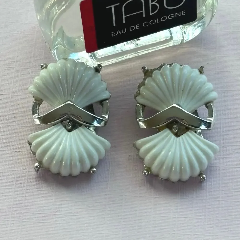 VINTAGE  Coro White Shell Silver Tone Clip On Earrings - Picture 3 of 6